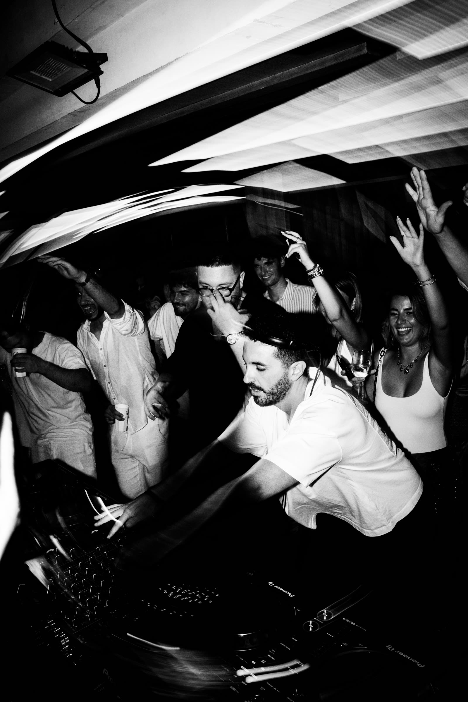 Mike Andréa performing behind the decks